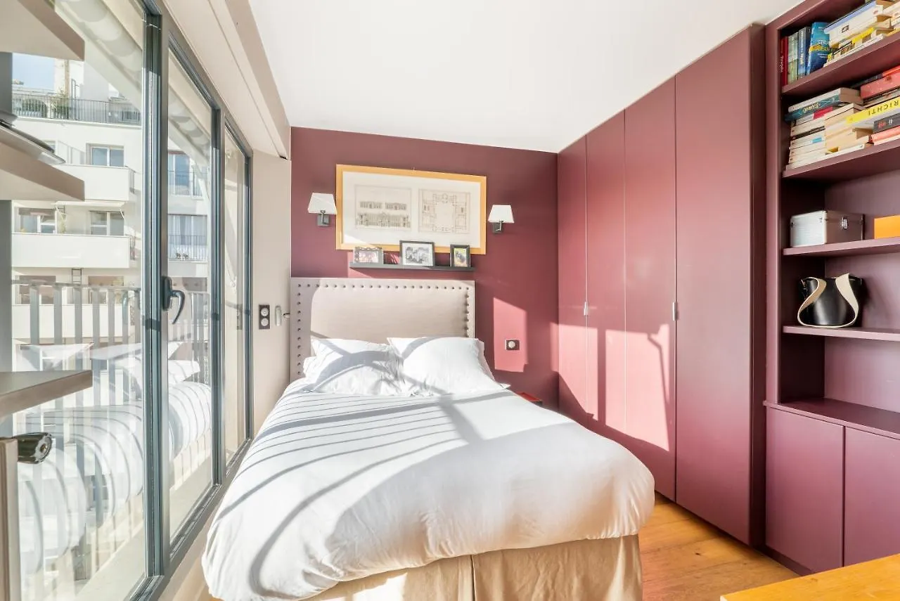 Veeve - Floating Over Paris Apartment