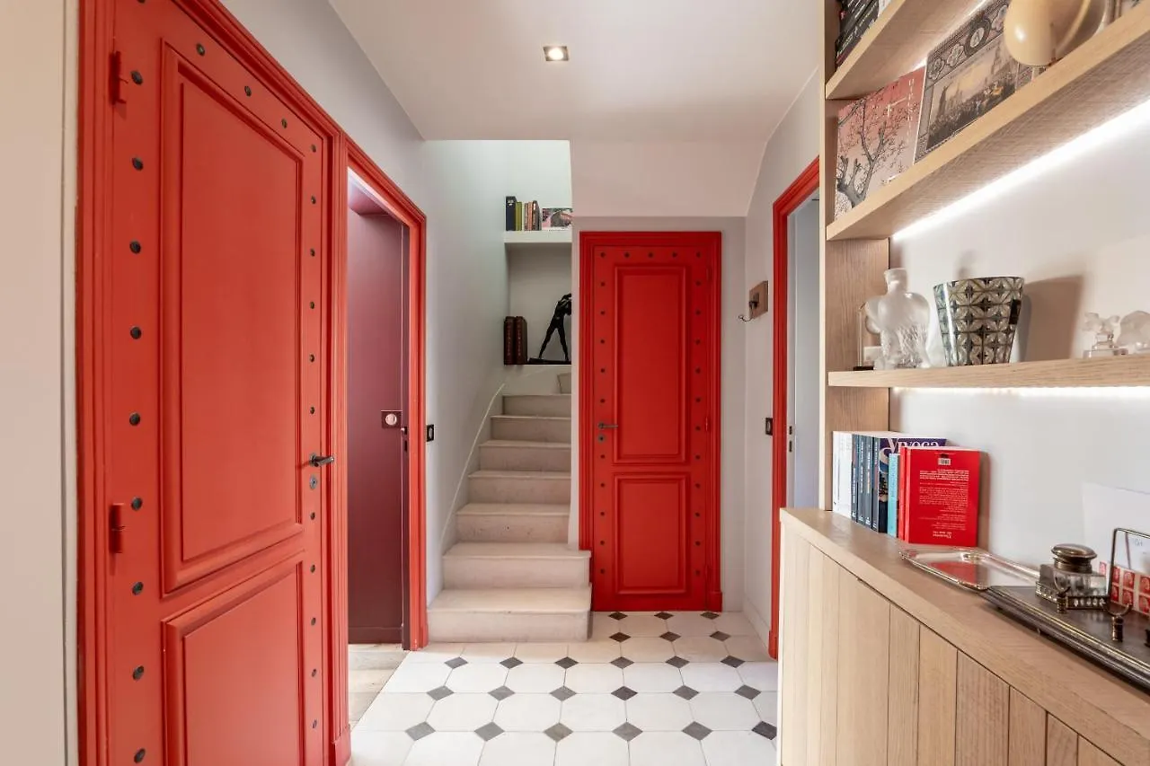 Veeve - Floating Over Paris Apartment
